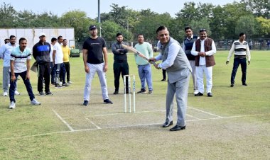 दो दिवसीय एम्पलाइज क्रिकेट प्रतियोगिता शुरू, पीआरओ पंकज नैन बने मैन ऑफ द मैच।