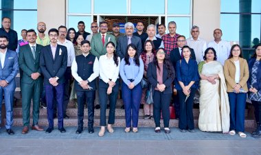 अंग्रेजी भाषा के मूल्य वर्धित पाठ्यक्रम के पहले बैच को कोर्स पूरा होने पर कुलपति ने दी बधाई, अगला बैच 13 मार्च से शुरू होगा।