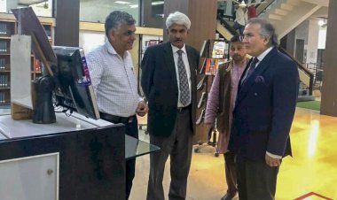 न्यायमूर्ति चौहान ने विवेकानंद पुस्तकालय, डॉ. मंगल सैन इंडोर जिम्नेजियम हॉल तथा आर्यभट्ट सेंट्रल इंस्ट्रूमेंटेशन लैबोरेट्री की विजिट की