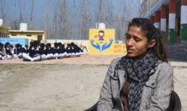 ऐसा गांव जहां आज़ादी के 75 साल बाद अब पहली बार कॉलेज गई लड़कियां