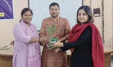 छात्राओं को कम्युनिकेट विद कॉन्फिडेंस का मंत्र दिया सुनित मुखर्जी ने।