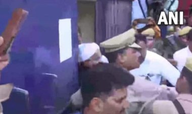 अतीक अहमद को साबरमती जेल से लेकर निकली पुलिस, सड़क के रास्ते कड़ी सुरक्षा में लाया जाएगा यूपी*