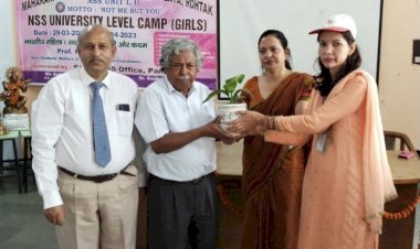 एमकेजेके में सात दिवसीय शिविर के दूसरे दिन किया योगाभ्यास।