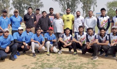 हिंदू कॉलेज में सॉफ्टबॉल प्रतियोगिता आयोजित