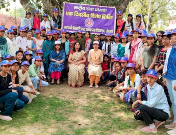 एमकेजेके में एनएसएस शिविरः छात्राओं ने किया खेल मैदान साफ