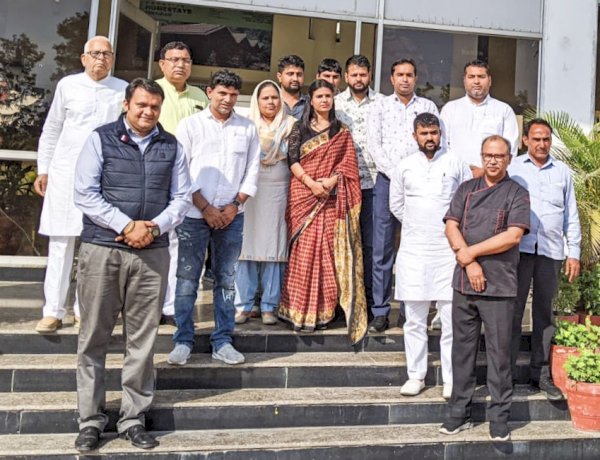 जिला परिषद सदस्यों ने किया एसआईएचएम का दौरा।