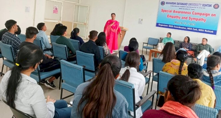 एनएसएस वालंटियर्स जरूरतमंदों के प्रति करूणा एवं सहयोग भाव बनाए रखेः प्रो. सोनिया मलिक