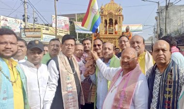 महावीर जयंती पर निकाली शोभा यात्रा।