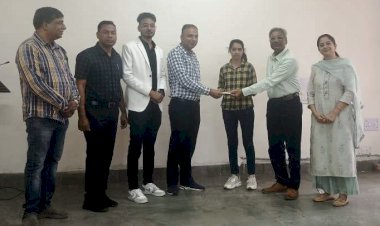 लोगो बनाओ प्रतियोगिता में कुसुमलता ने मारी बाजी।