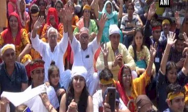 पाकिस्तान से हरिद्वार आए 306 हिंदू श्रद्धालु, बोले- देवभूमि पर आना सौभाग्य की बात