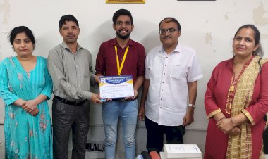 राज्य स्तरीय प्रश्नोत्तरी प्रतियोगिता में अर्थशास्त्र विभाग के अमन ने जीता स्वर्ण पदक।