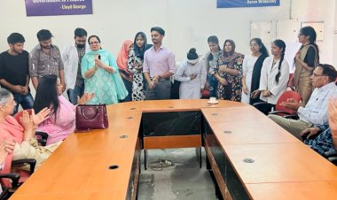 लड़कियों से छेड़छाड़ के खिलाफ लघु नाटिका प्रस्तुत की।