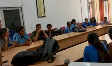 प्रश्नोत्तरी प्रतियोगिता स्वाति, महक, डिंपल, महक व पूर्वी की टीम बनी विजेता