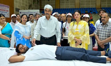 जलियांवाला बाग नरसंहार के शहीदों को श्रद्धांजलि देने के लिए महा रक्तदान शिविर में 300 यूनिट रक्त एकत्रित।