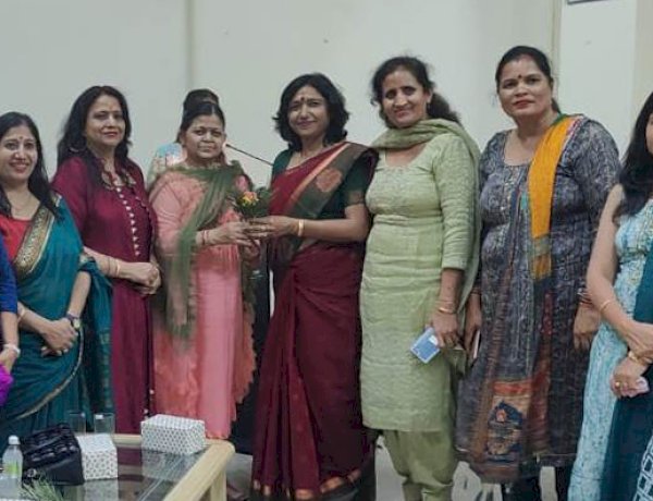 गुजविप्रौवि  के कन्या छात्रावास में काव्य-गोष्ठी आयोजित।