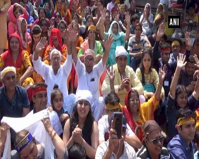 पाकिस्तान से हरिद्वार आए 306 हिंदू श्रद्धालु, बोले- देवभूमि पर आना सौभाग्य की बात